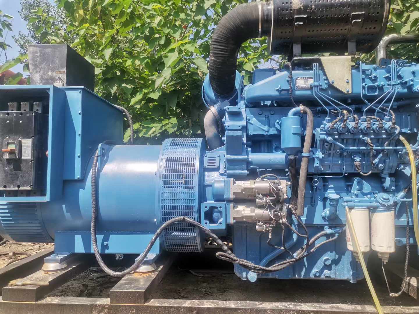 科尔沁左翼中详细说明降低 800kW 柴油发电机输出电流波动的方法