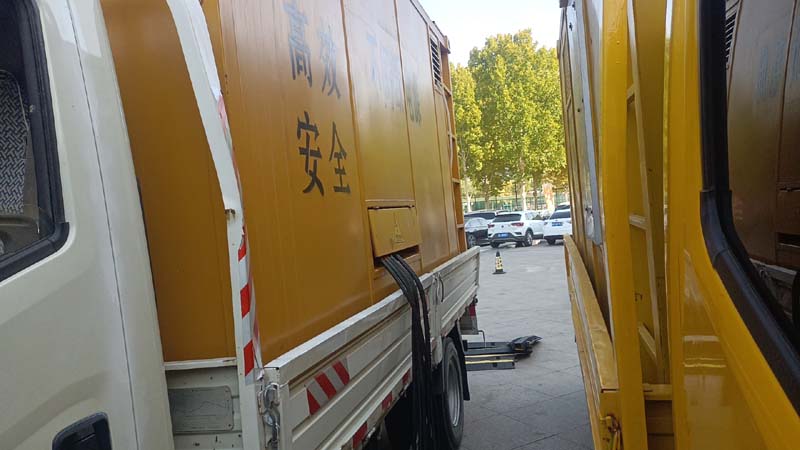 科尔沁左翼中如何判断柴油发电机组和UPS电源的切换时间是否符合要求？