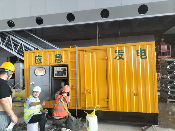 科尔沁左翼中怎样判断空气滤清器是否需要更换？